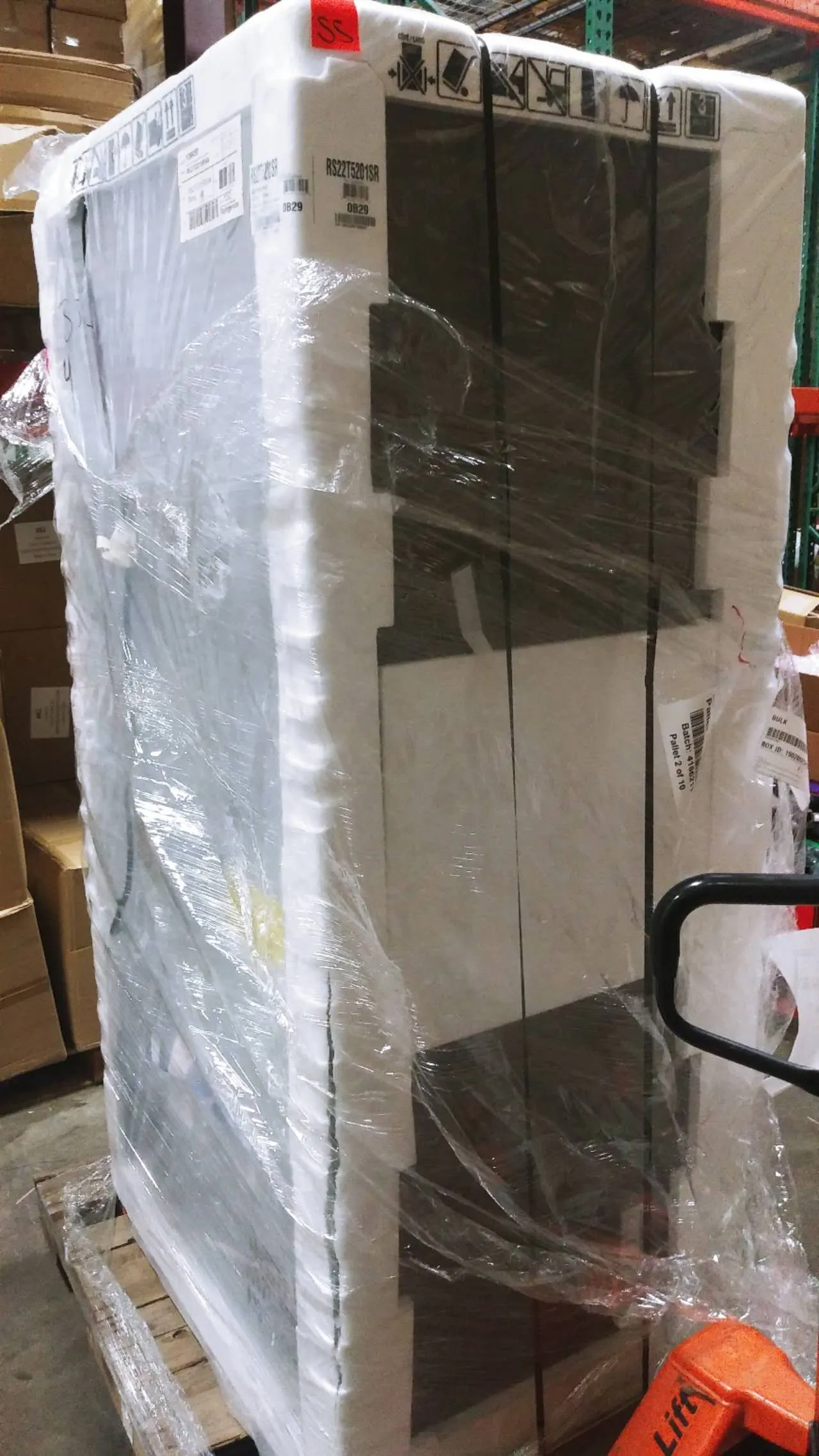 **CLEARANCE** SAMSUNG 22 cu. ft. Counter Depth Side-by-Side Refrigerator in Stainless Steel (RS22T5201SR/AA)