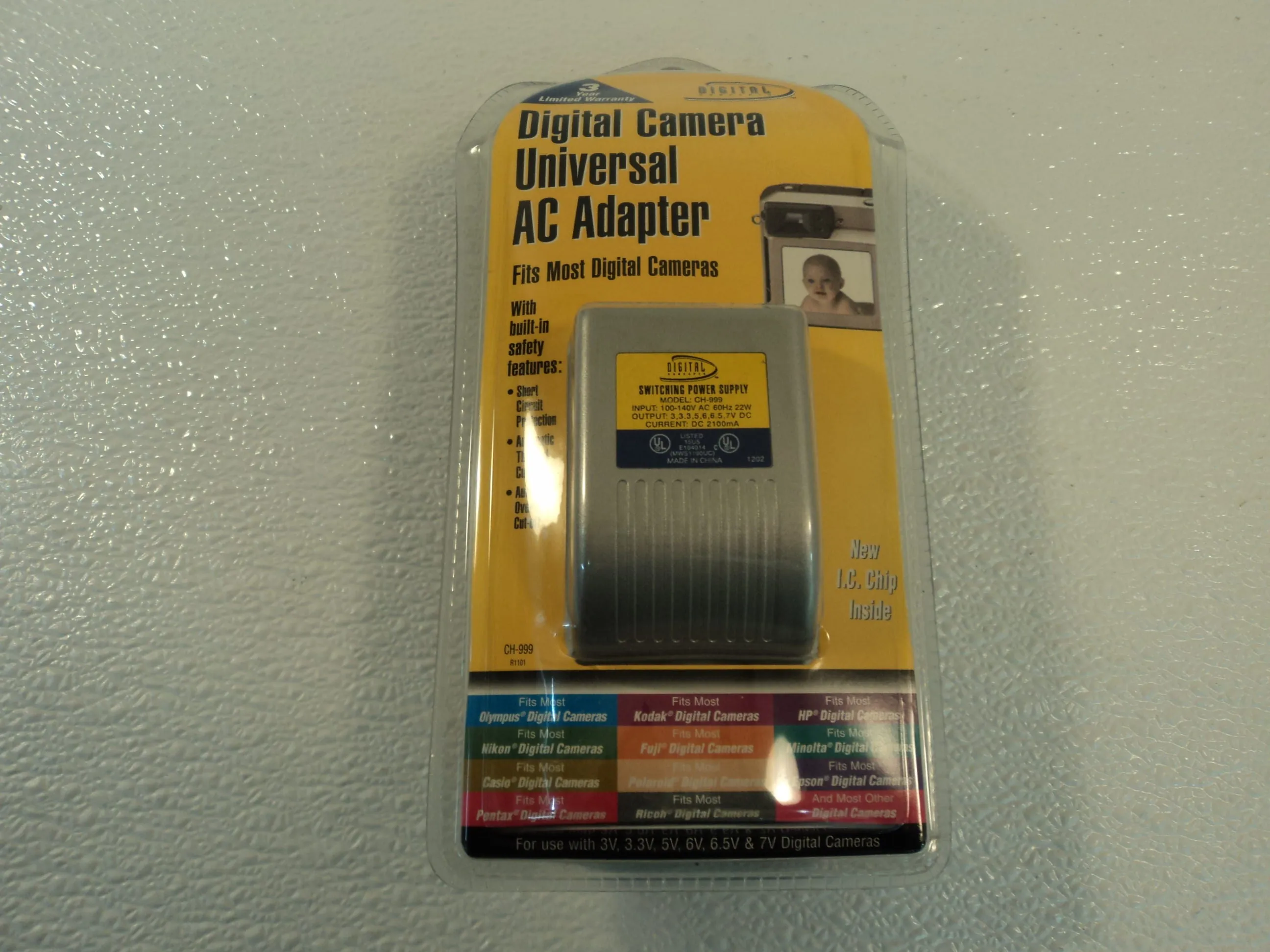 Digital Concepts Digital Camera Universal AC Adapter CH-999 -- New