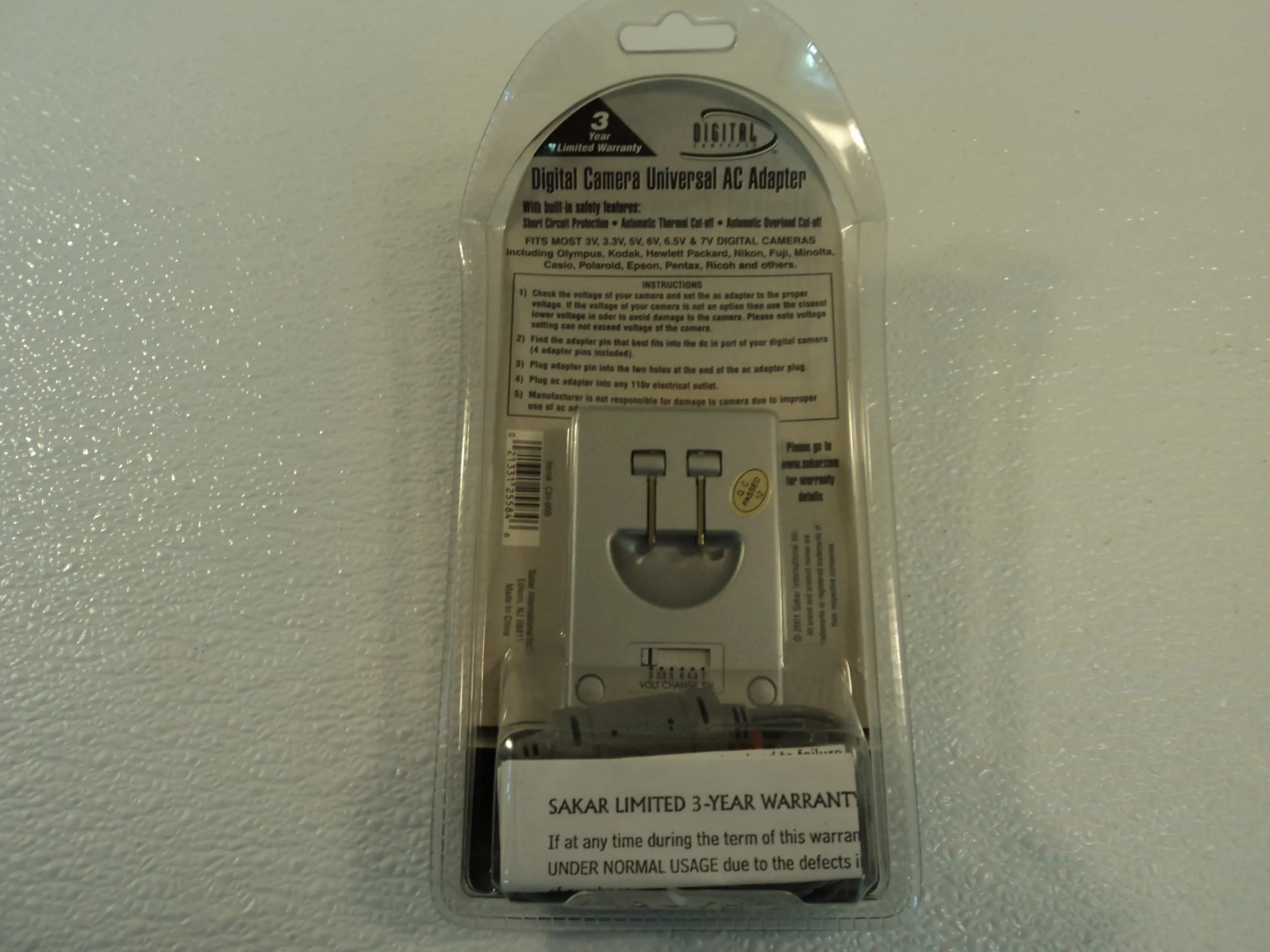 Digital Concepts Digital Camera Universal AC Adapter CH-999 -- New