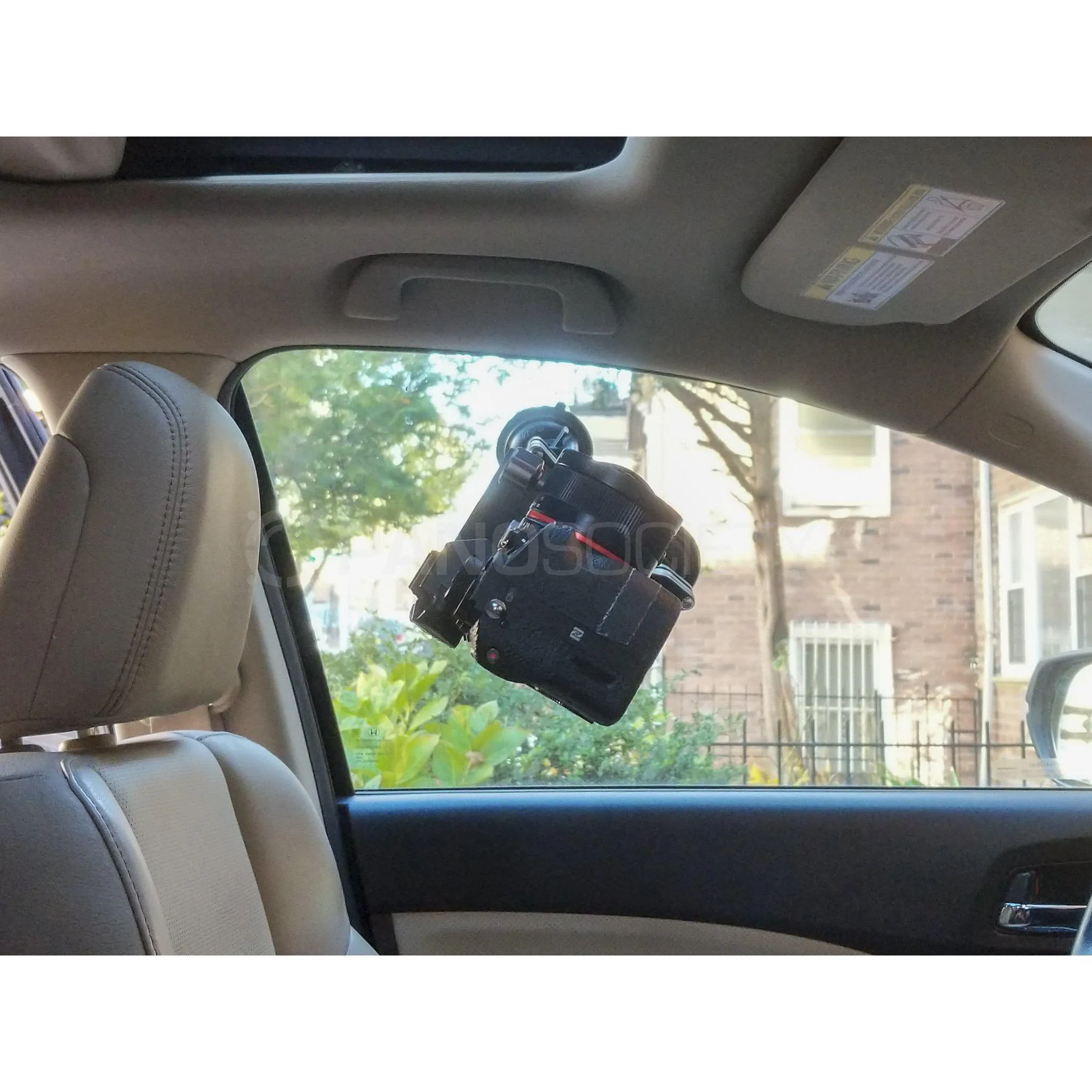 Freedom 360 Swivel Tri-base with Suction Cups